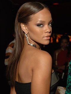Rihanna - wallpaper preview