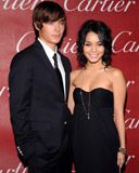 Zac Efron and Wanessa Hudgens - wallpaper preview