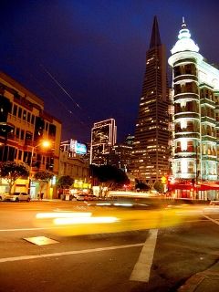Pyramida Transamerica at night - wallpaper preview
