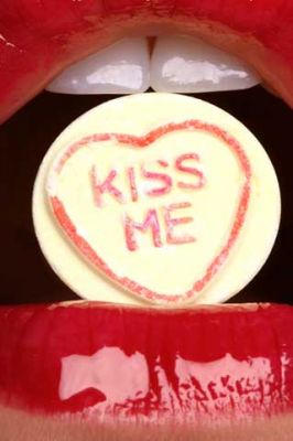 Kiss Me - wallpaper preview