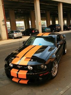 Mustang Nero e Arancione Elegante - wallpaper preview