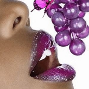 Labbra Vibranti e Farfalla