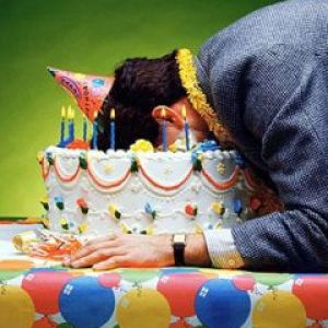 Divertente Sorprese con la Torta di Compleanno