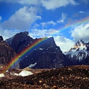 Maestoso Arcobaleno Sopra le Montagne