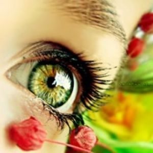 Occhio Bellissimo con Fiori