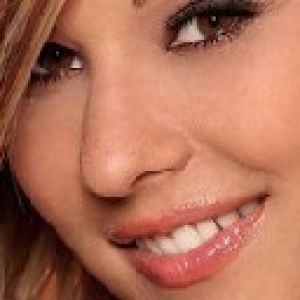 Bella Donna Sorridente