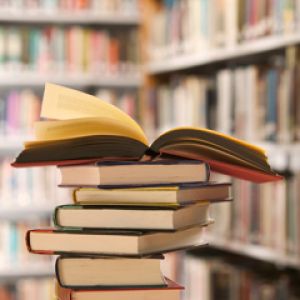Mucchio di Libri in Biblioteca