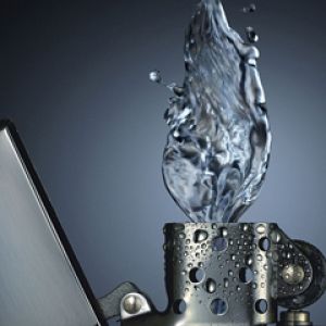 Acqua che Spruzza da Accendino