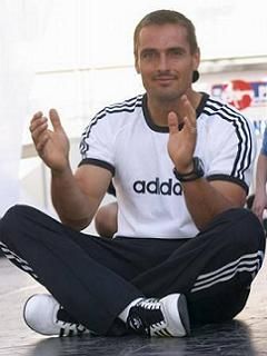 Atleta in abbigliamento Adidas - wallpaper preview