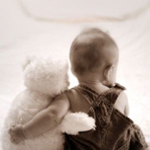 Bambino Adorabile con Orsetto