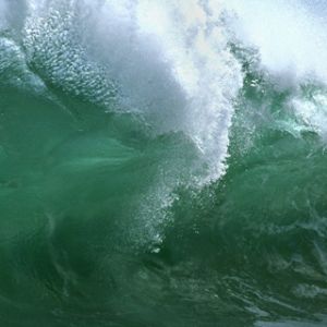 Maestosa onda oceanica