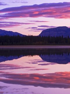 Riflesso sereno del tramonto montano - wallpaper preview