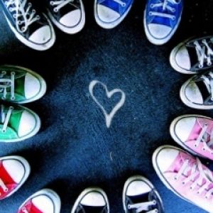 Scarpe Converse Colorate in Cerchio