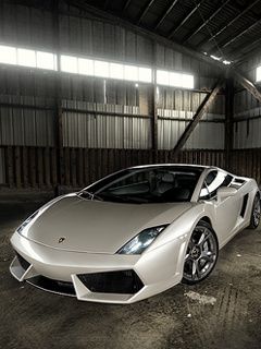 Lamborghini Gallardo nel fienile - wallpaper preview