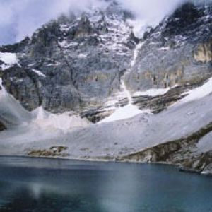 Maestoso Lago Montano