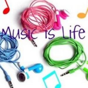 Cuffie Colorate e Note Musicali