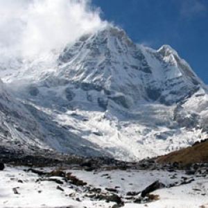 Maestosa Montagna Coperta di Neve