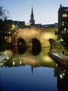 Bella Riflesso del Fiume al Crepuscolo - wallpaper preview