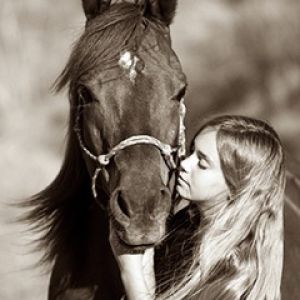 Ragazza con Cavallo
