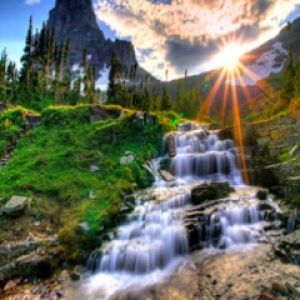 Stupenda Cascata di Montagna