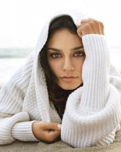 Ragazza Comoda in Spiaggia