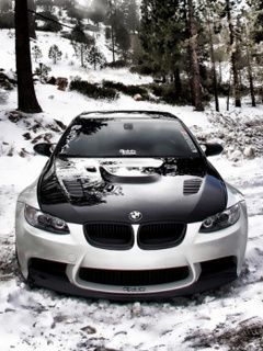 BMW M3 in paesaggio innevato - wallpaper preview