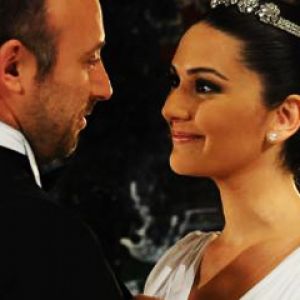 Abbraccio Romantico di Coppia