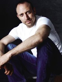 Uomo alla Moda in Abbigliamento Casual - wallpaper preview