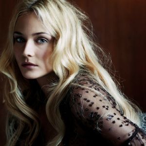 Ritratto di Ragazza Bionda Elegante