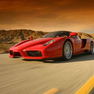 Ferrari Enzo Rosso sulla Strada
