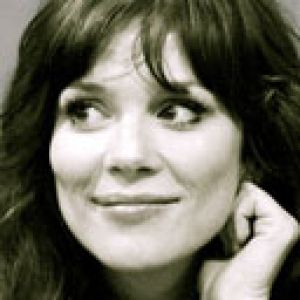 Ritratto affascinante di una donna