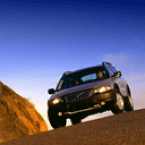 SUV Volvo su strada panoramica