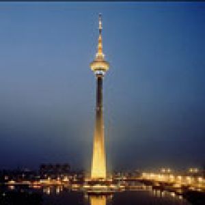 Torre Iconica di Notte