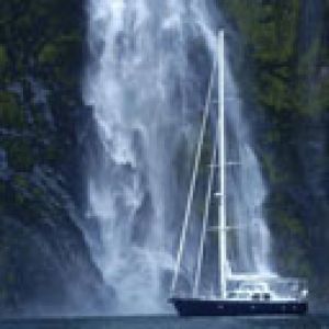 Navigazione vicino alla Cascata