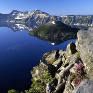Stupenda Riflesso del Lago Montano