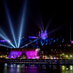 Luci notturne vivaci a Lione
