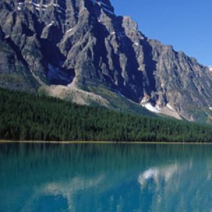 Riflessione di una Montagna Maestosa