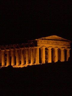 Tempio Greco Antico di Notte