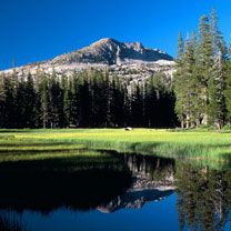 Riflesso della Montagna nel Lago Sereno - wallpaper preview