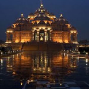 Bellissimo tempio indiano di notte