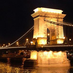 Ponte delle Catene di Notte