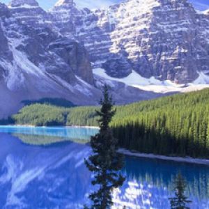 Maestosa riflessione montana