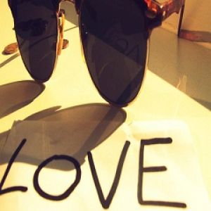 Occhiali da sole eleganti con amore