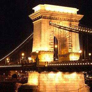 Ponte delle Catene di Notte