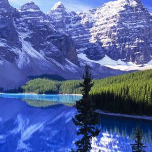 Stupenda Riflesso di Lago Montano
