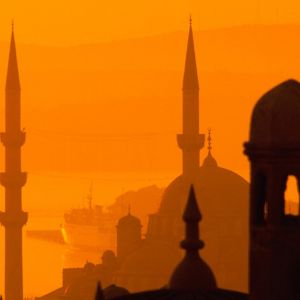 Minareti Silhouettati al Tramonto
