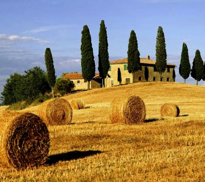Paesaggio Toscano con Fienili