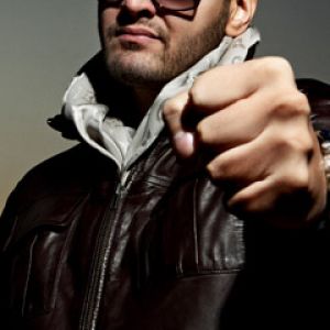 Artista Musicale Stilosamente con Occhiali