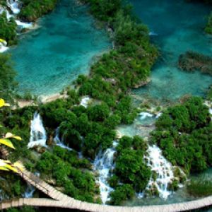 Cascate mozzafiato e vegetazione lussureggiante