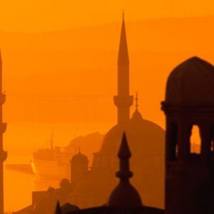 Minareti Silhouette al Tramonto